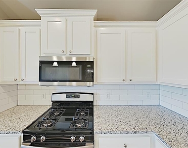 17657 Macarthur Park Drive - Photo Thumbnail 4