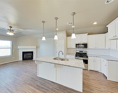 17657 Macarthur Park Drive - Photo Thumbnail 6