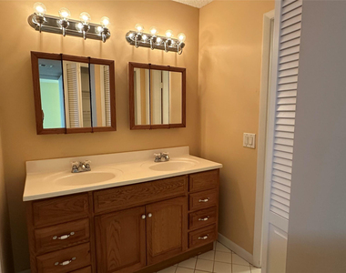 310 Racquet Club Road - Photo Thumbnail 6