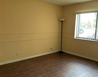 310 Racquet Club Road - Photo Thumbnail 3