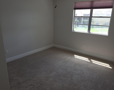 1245 Sw 46th Avenue - Photo Thumbnail 4
