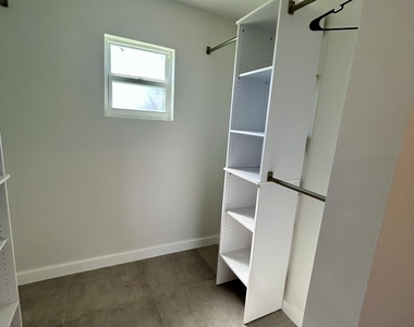 1134 6th Street - Photo Thumbnail 6