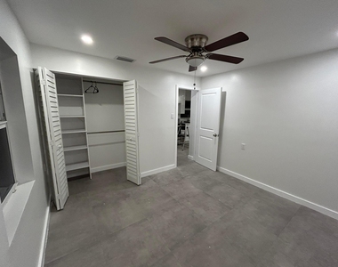 1134 6th Street - Photo Thumbnail 10