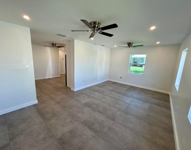 1134 6th Street - Photo Thumbnail 4