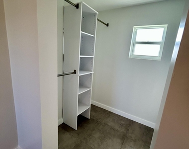 1134 6th Street - Photo Thumbnail 7