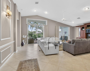 5256 Glenville Drive - Photo Thumbnail 7