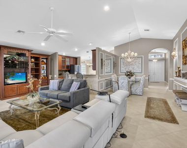 5256 Glenville Drive - Photo Thumbnail 13