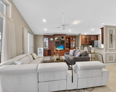 5256 Glenville Drive - Photo Thumbnail 12