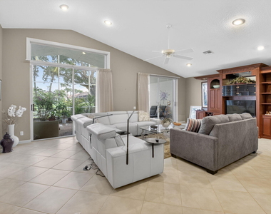 5256 Glenville Drive - Photo Thumbnail 15
