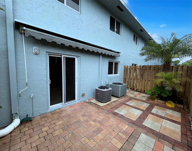 1460 Ne 18th Street - Photo Thumbnail 14