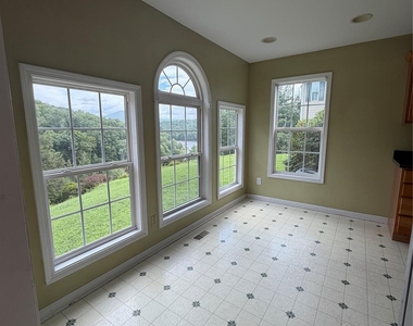 113 Lakeside Drive - Photo Thumbnail 14