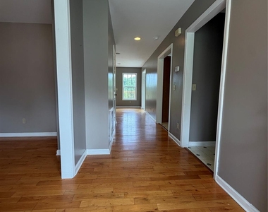 113 Lakeside Drive - Photo Thumbnail 7