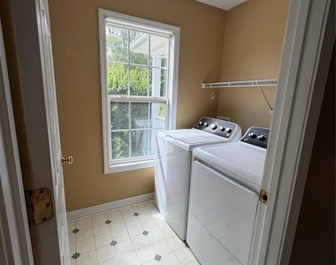 113 Lakeside Drive - Photo Thumbnail 24