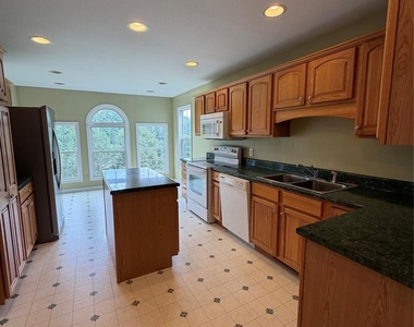 113 Lakeside Drive - Photo Thumbnail 16