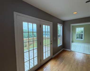 113 Lakeside Drive - Photo Thumbnail 11