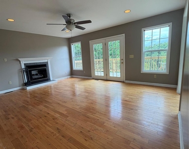 113 Lakeside Drive - Photo Thumbnail 9