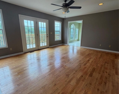 113 Lakeside Drive - Photo Thumbnail 10