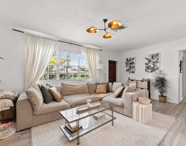 350 Forest Hill Boulevard - Photo Thumbnail 22