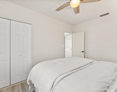 350 Forest Hill Boulevard - Photo Thumbnail 9