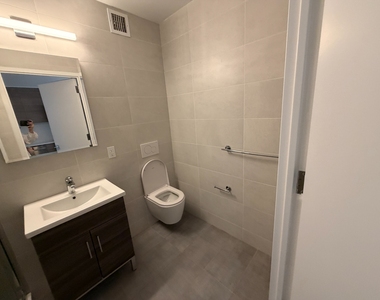 West 48th Street - Photo Thumbnail 7