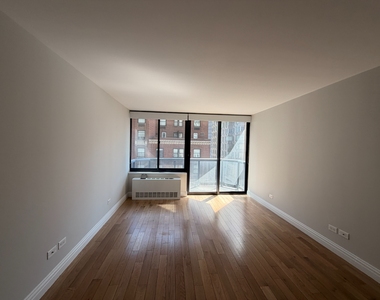 West 48th Street - Photo Thumbnail 1