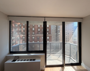 West 48th Street - Photo Thumbnail 2