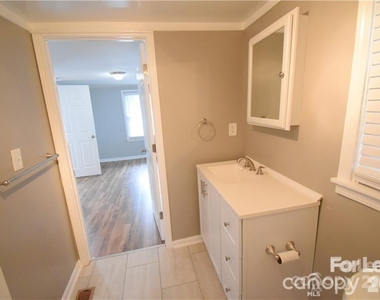 1077 Henderson Street - Photo Thumbnail 11