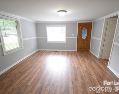 1077 Henderson Street - Photo Thumbnail 6
