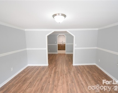 1077 Henderson Street - Photo Thumbnail 15