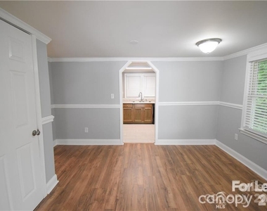 1077 Henderson Street - Photo Thumbnail 14