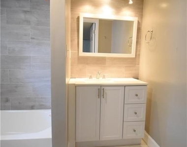1077 Henderson Street - Photo Thumbnail 3