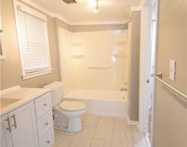 1077 Henderson Street - Photo Thumbnail 8