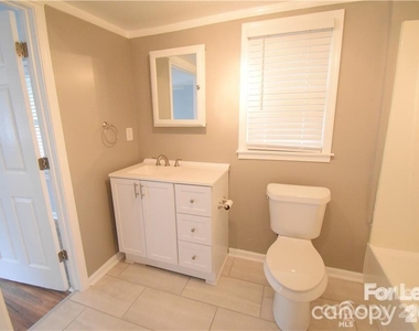 1077 Henderson Street - Photo Thumbnail 10