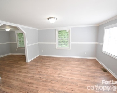 1077 Henderson Street - Photo Thumbnail 13