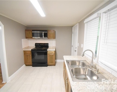 1077 Henderson Street - Photo Thumbnail 21
