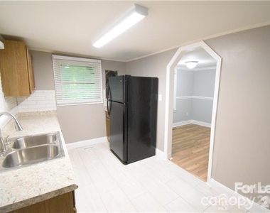 1077 Henderson Street - Photo Thumbnail 22