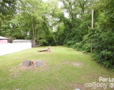 1077 Henderson Street - Photo Thumbnail 25