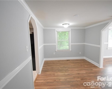 1077 Henderson Street - Photo Thumbnail 17