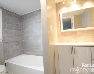 1077 Henderson Street - Photo Thumbnail 4