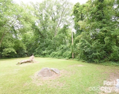 1077 Henderson Street - Photo Thumbnail 26