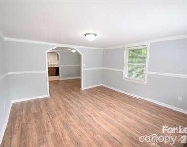 1077 Henderson Street - Photo Thumbnail 7