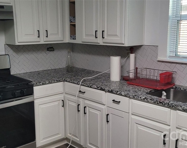 212 E Bell Street - Photo Thumbnail 7