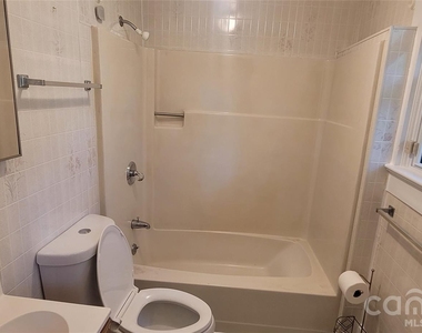 212 E Bell Street - Photo Thumbnail 8