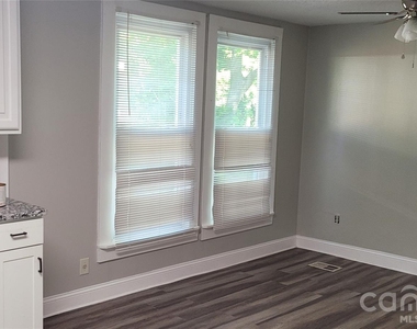 212 E Bell Street - Photo Thumbnail 5