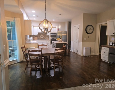 8800 Ferngrove Court - Photo Thumbnail 5