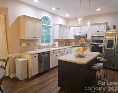 8800 Ferngrove Court - Photo Thumbnail 6