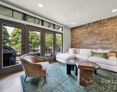 428 E 33rd Street - Photo Thumbnail 15