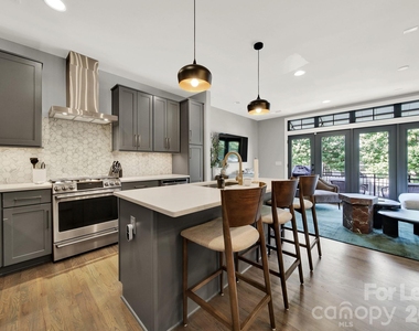 428 E 33rd Street - Photo Thumbnail 11