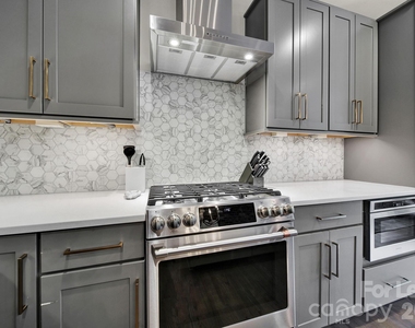 428 E 33rd Street - Photo Thumbnail 12