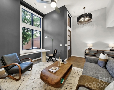 428 E 33rd Street - Photo Thumbnail 3